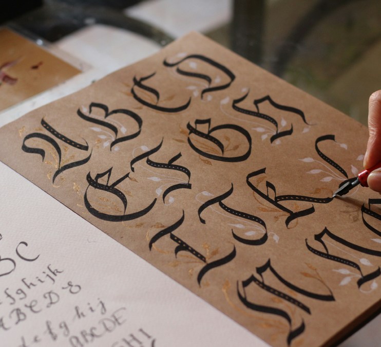 Modern Calligraphy: Lettering and Design (16+)